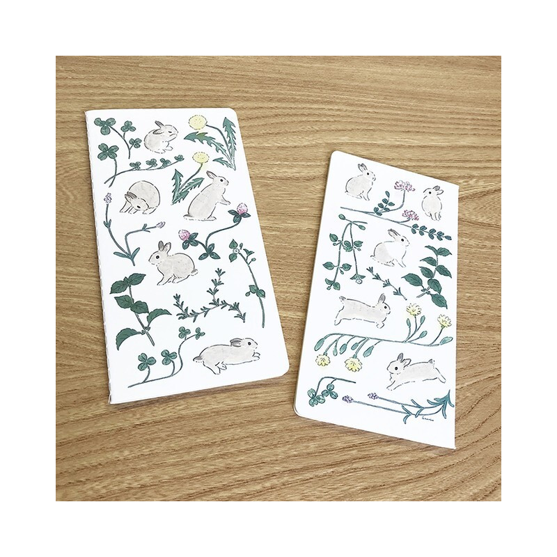 Carnet Japonais slim de 64 pages avec couverture à motif de lapins jouant dans les herbes.