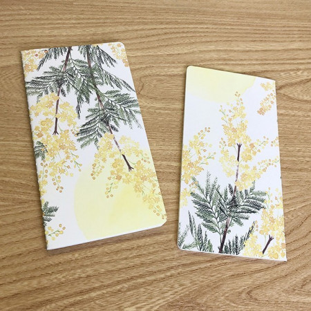 Carnet Japonais slim de 64 pages avec couverture à motif de mimosa d'hiver jaune.