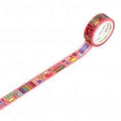 Rouleau de Washi Tape  avec pour motifs des objets de papeterie comme des crayons et des gommes. Déroulé