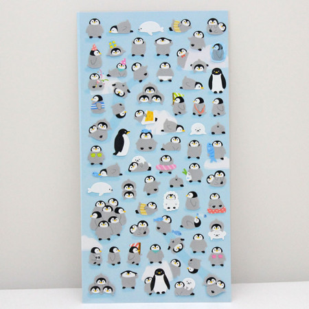 Planche de plus de 60 Stickers avec comme thème des petits pingouins et des phoques dans diverses situations.